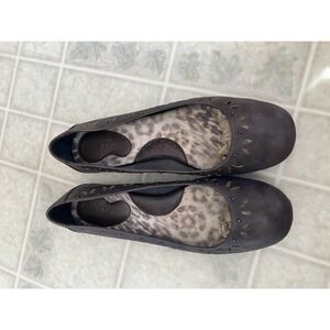 Born Brown Perforated Studded Casual Ballet Flats W32349 shoes Women's 8